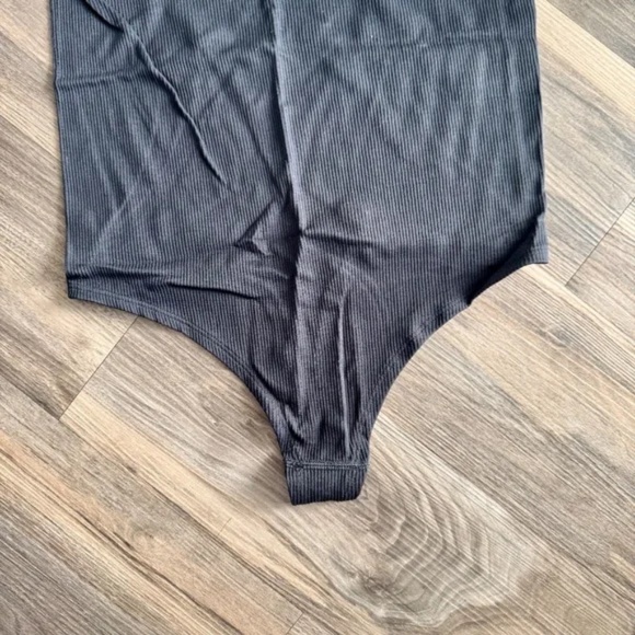 SO Seamless Scoop Neck Ribbed Tank Bodysuit Set of 2 Black & Mauve  Size M - Picture 12 of 14